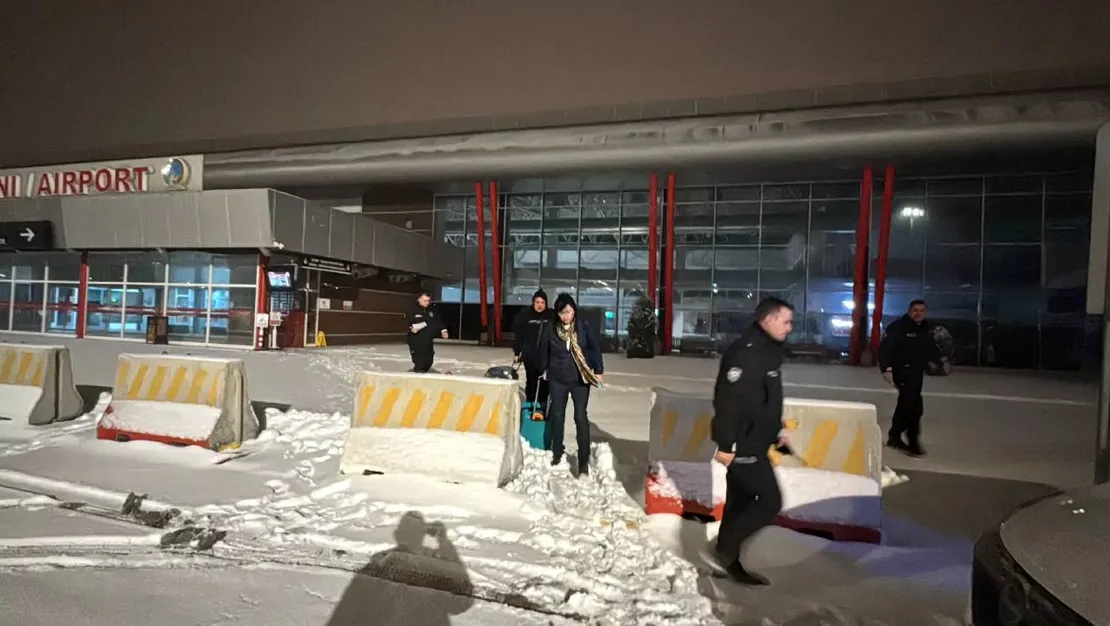 ucakta-kavga-cikti-erzurum-a-acil-inis-yapti