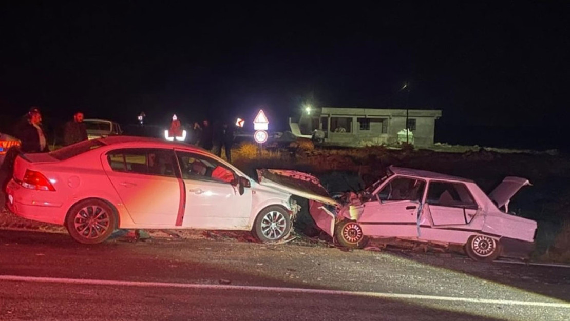 sanliurfa-da-iki-otomobil-carpisti-2-si-cocuk-7-yarali