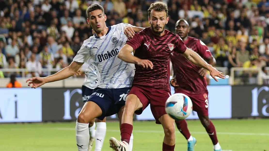 fenerbahce-ye-ilk-kirmizi-kart-geldi