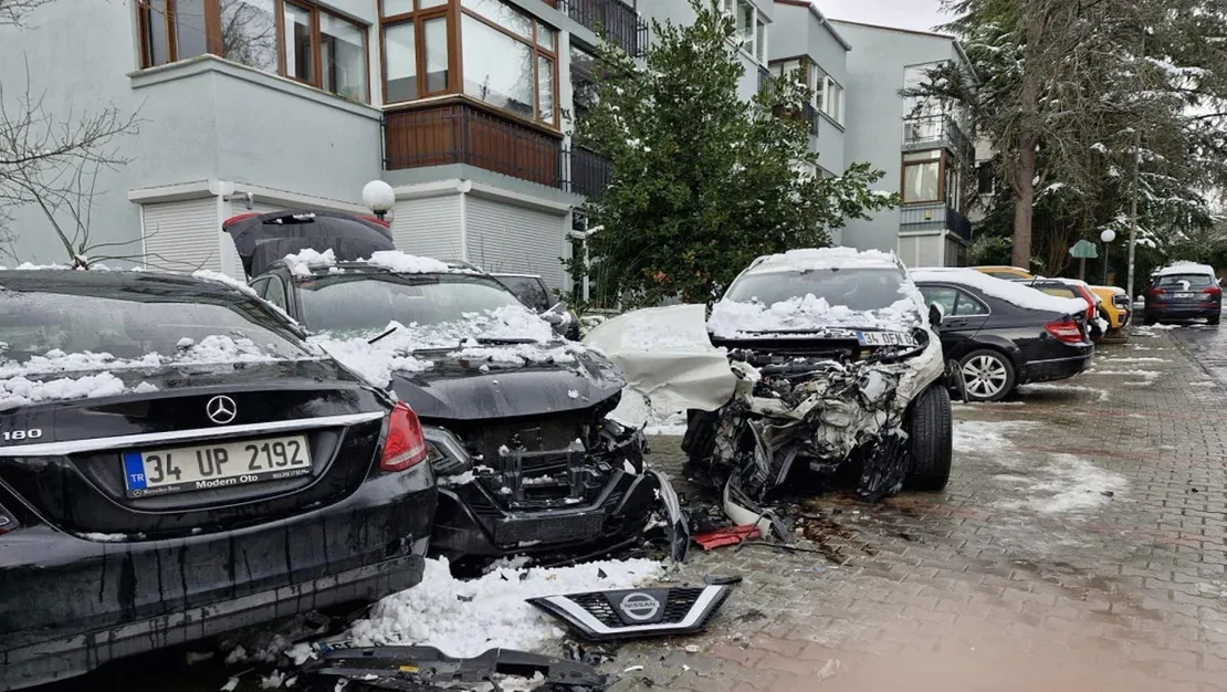 istanbul-da-kayan-cip-yaya-carpti