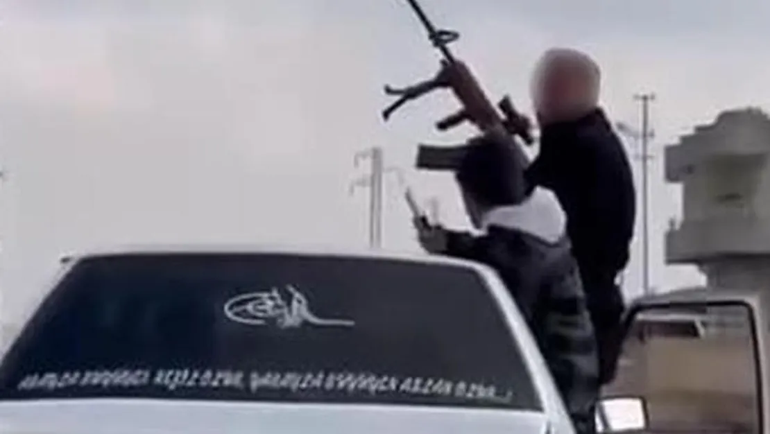 silahli-maganda-dugun-konvoyunda-aractan-dustu