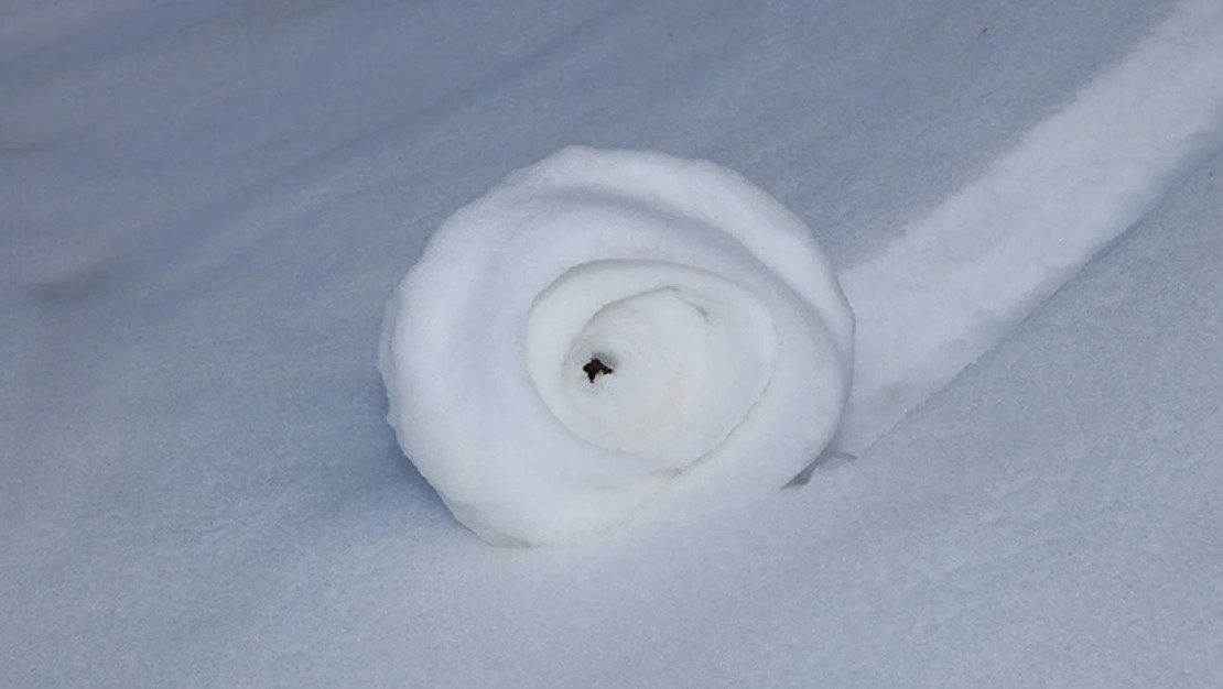 kastamonu-ilgaz-dagi-nda-buyuyen-kar-rulolari