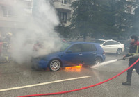 usak-ta-seyir-halindeki-otomobilde-yangin-cikti