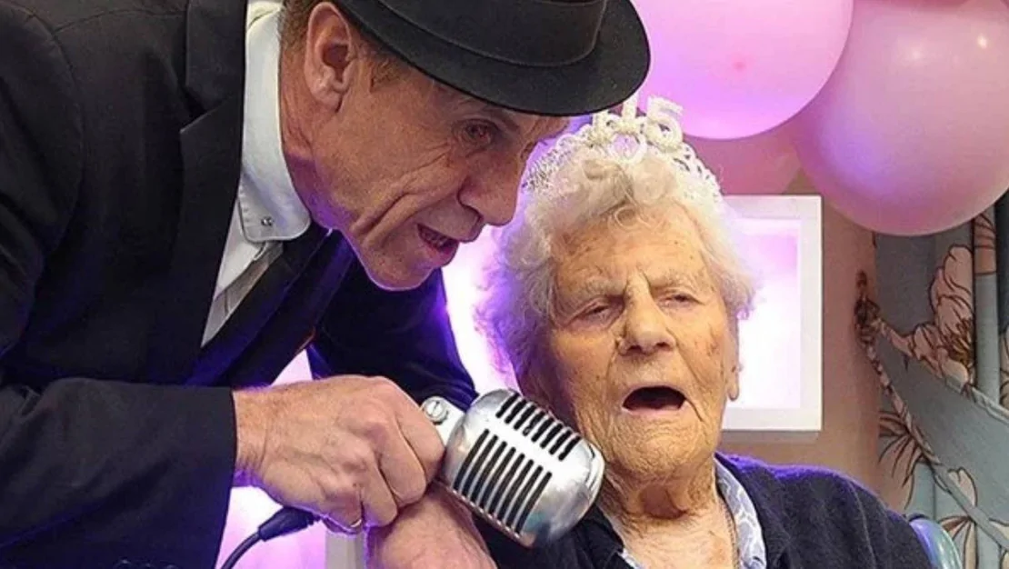 en-yasli-insan-116-yasina-girdi