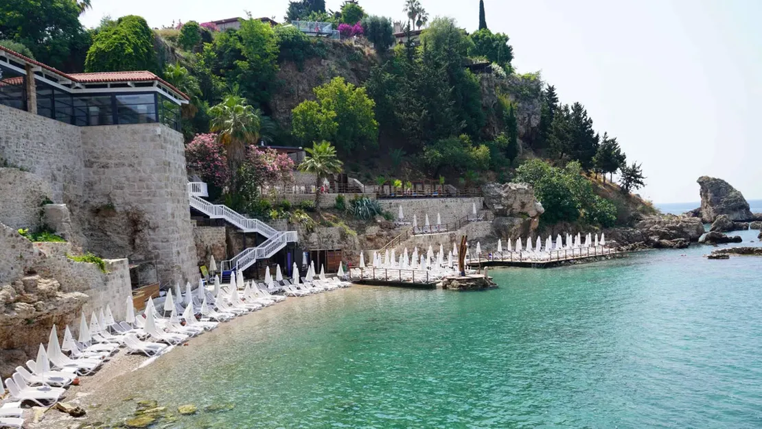 antalya-da-sezlong-ucreti-500-tl-ye-dusuruldu