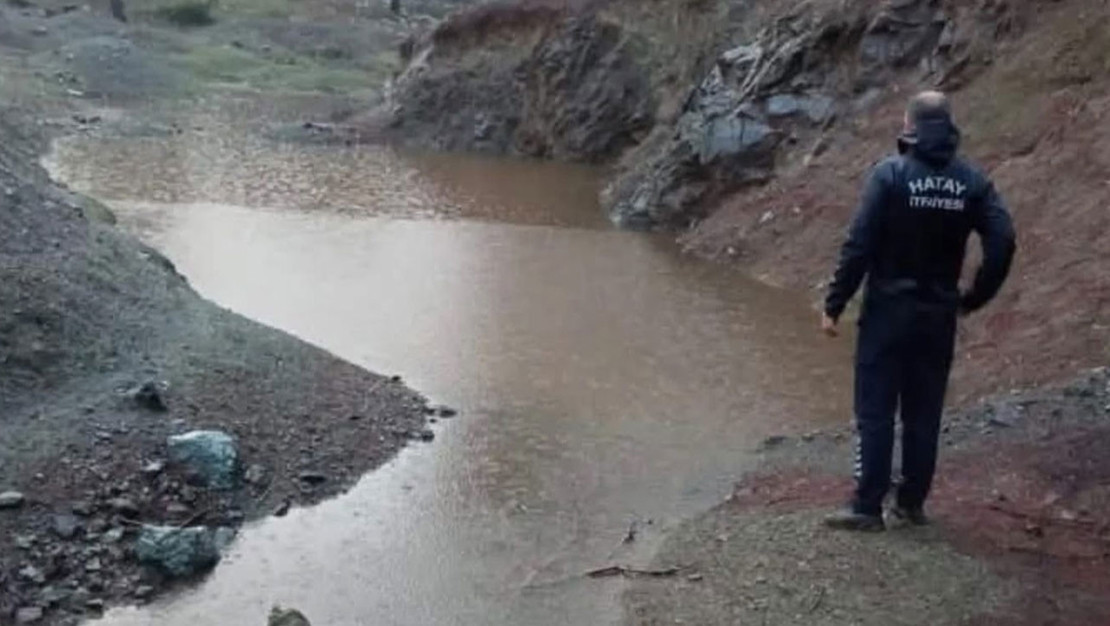 suriye-uyruklu-cocuk-su-dolu-cukura-dustu