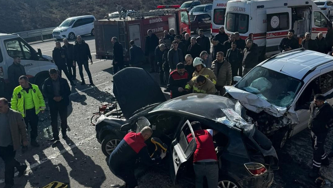 bingol-elazig-karayolunda-feci-kaza-iki-kisi-hayatini-kaybetti