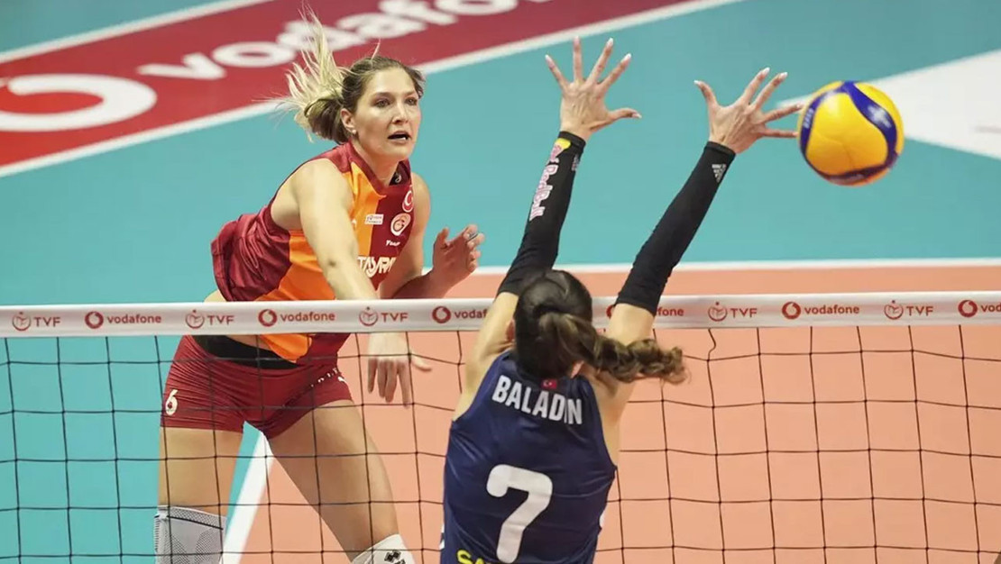 voleybol-derbisinde-fenerbahce-galatasaray-i-gecti