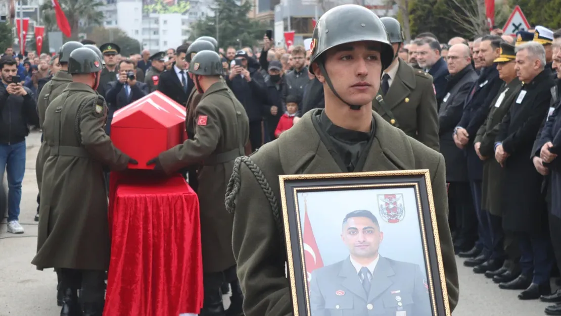 sehit-osman-oktay-izmir-de-ugurlandi