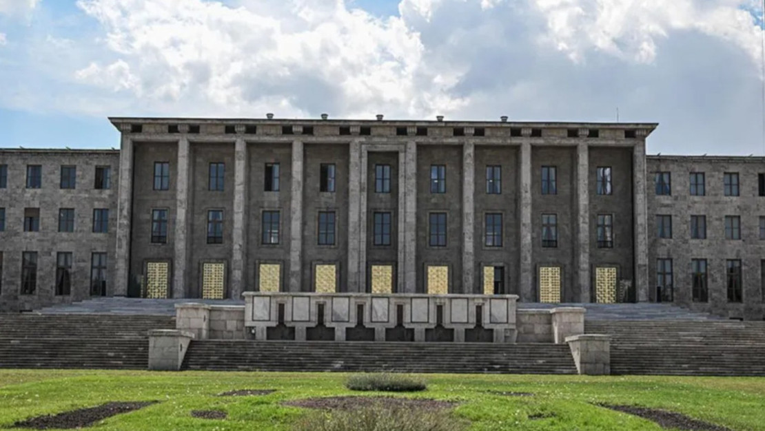 gorevden-uzaklastirilan-tbmm-personeli-tutuklandi