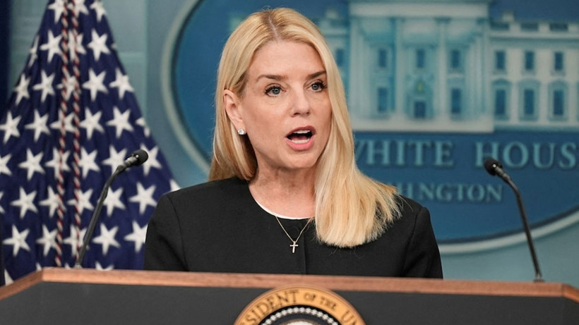 trump-adalet-bakani-pam-bondi-yi-gorevden-aldi