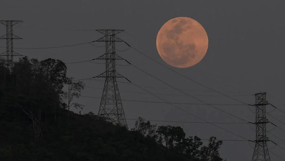 ay-tutulmasi-basladi-turkiye-den-izlenebilecek