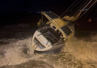 firtina-kiyi-kesimlerinde-milyonluk-hasara-yol-acti