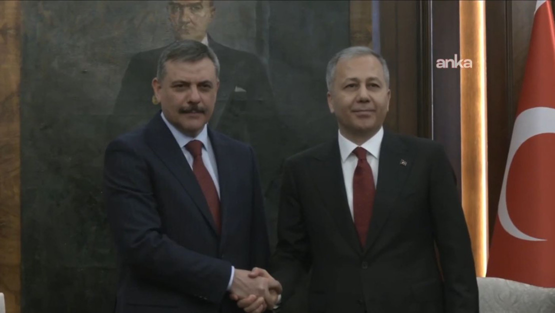 icisleri-bakanligi-gorev-devrinde-duygusal-anlar-yasandi