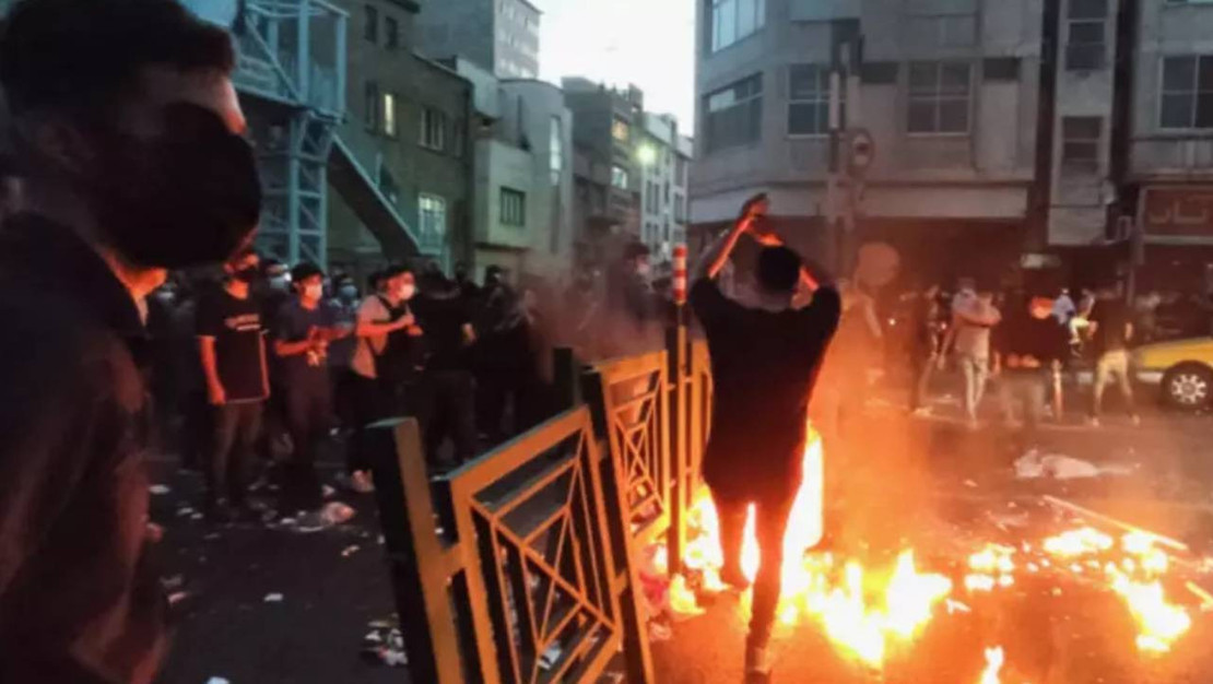 iran-daki-protestolari-siddet-artisi-ile-devam-ediyor