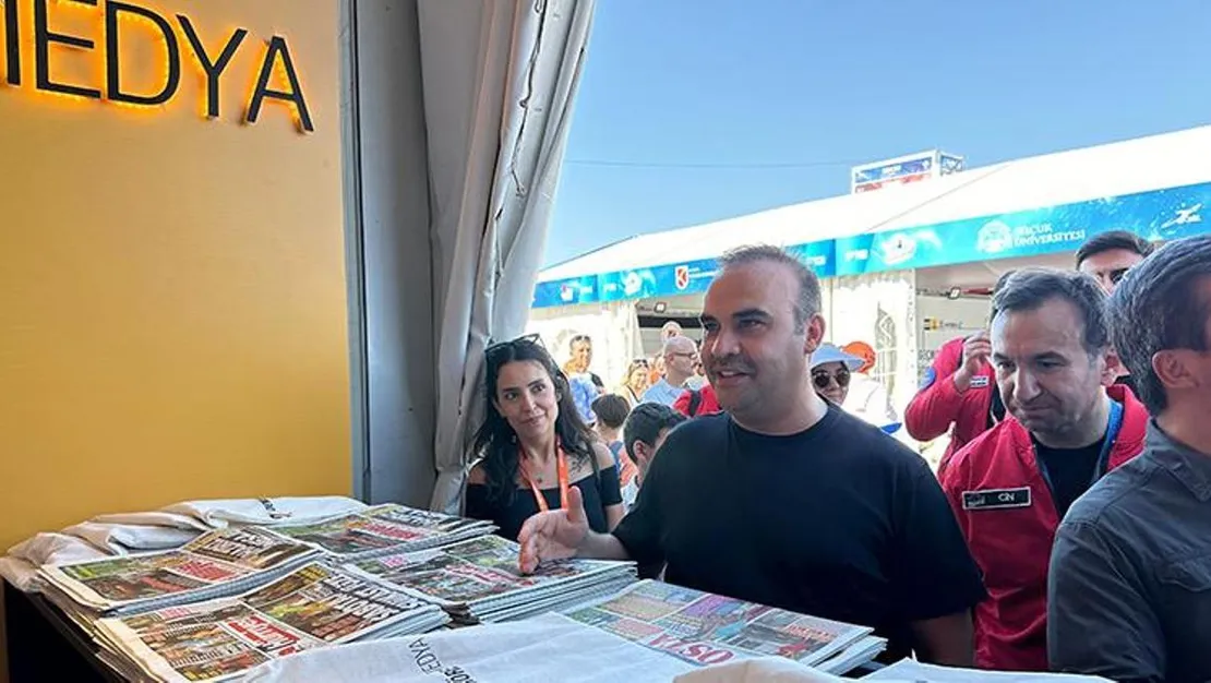 bakan-kacir-teknofest-te-medya-standini-inceledi