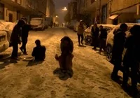 sancaktepe-de-kar-yagisiyla-eglenen-cocuklar