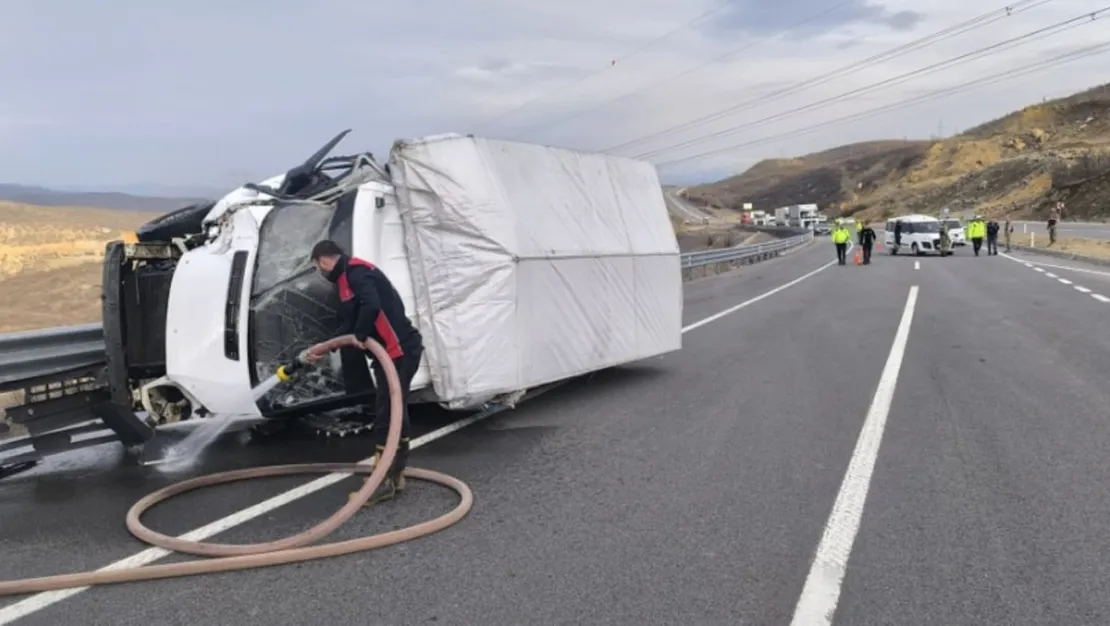 kamyonet-jandarma-aracina-carpti-5-yarali