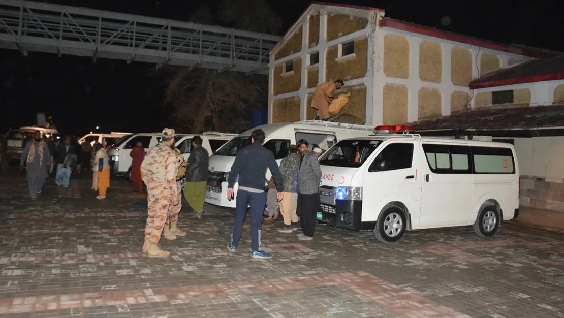 pakistan-da-tren-saldirisina-operasyon-duzenlendi