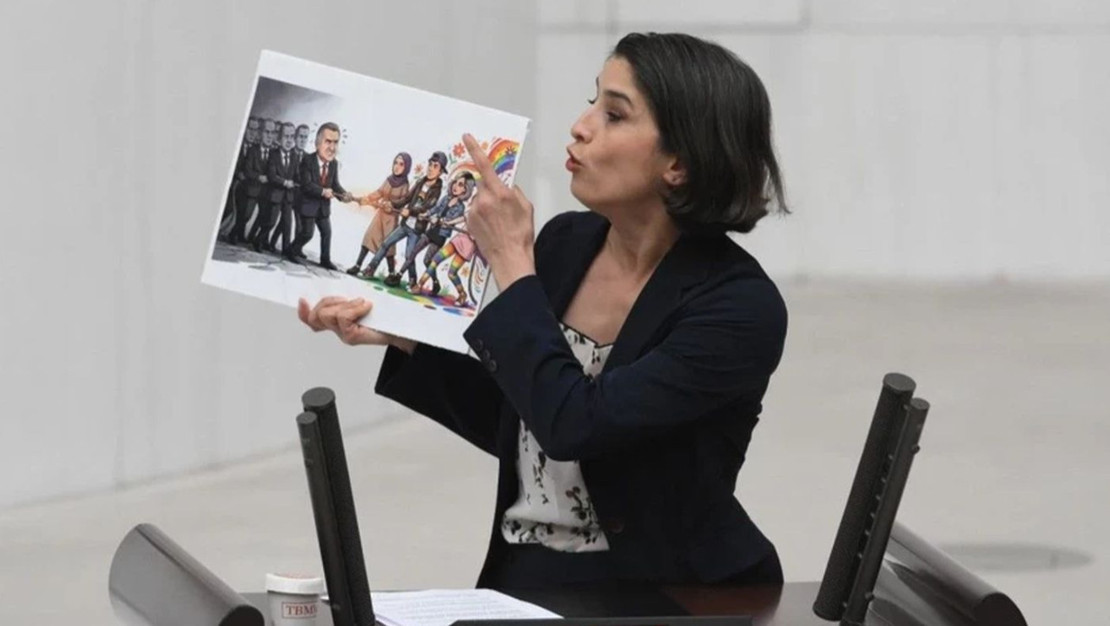 tbmm-de-karikatur-dovizi-kriz-yerine-donustu