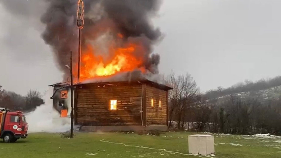 eflani-deki-450-yillik-cami-yanginda-kule-dondu