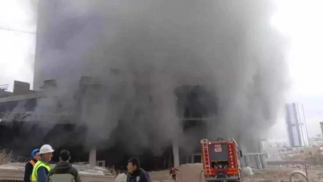 cankaya-da-insaat-alaninda-yangin-cikti