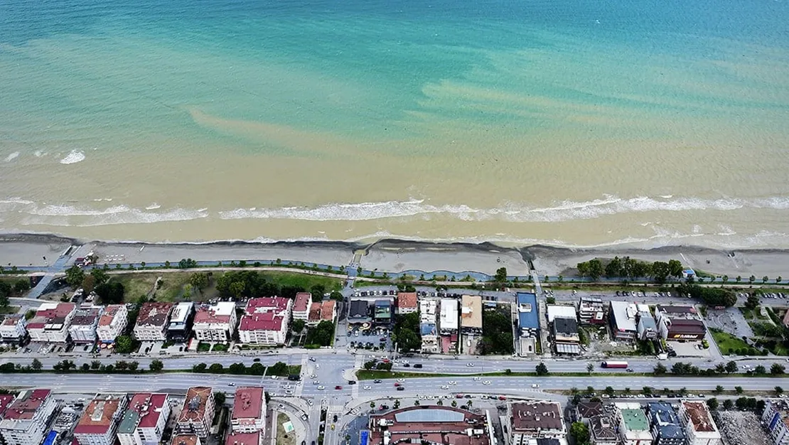 deniz-renk-degisimi-gerceklestirdi