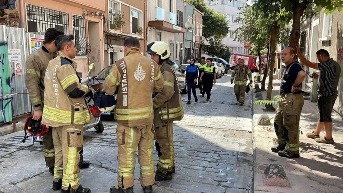 beyoglu-nda-toprak-kaymasi-isci-sikisti