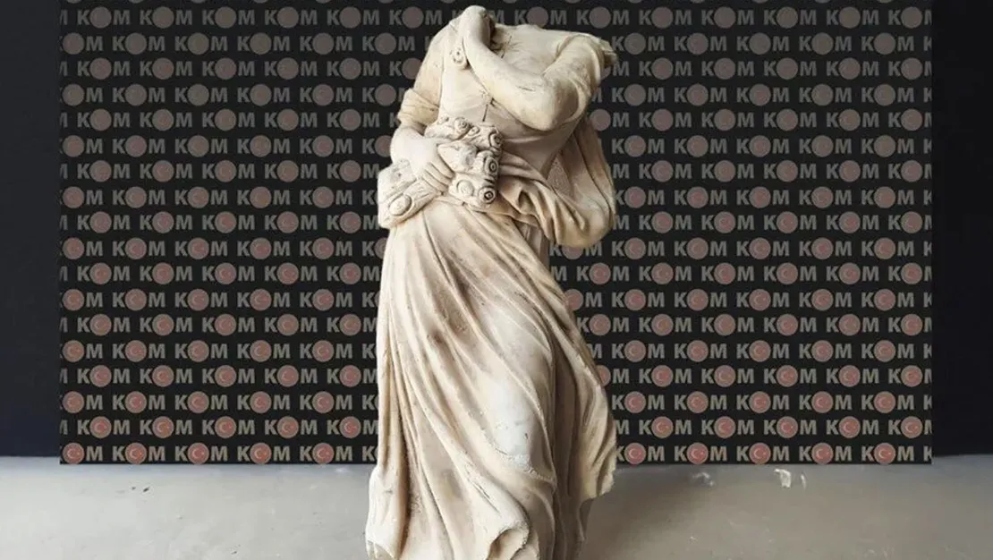 otomobilin-bagajinda-heykel-bulundu