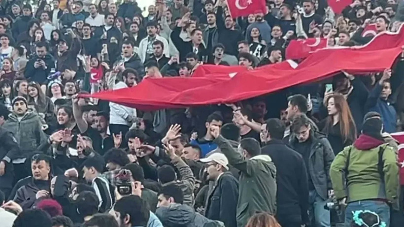 emniyet-genel-mudurlugu-aciklama-yapti-turk-bayragina-saldiran-6-kisi-yakalandi