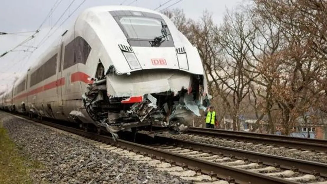 hamburg-da-tren-tirla-carpisti-olu-ve-yaralilar