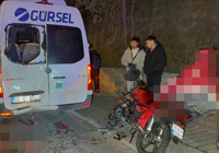 samsun-da-motosiklet-servis-minibusune-carpti-1-yarali