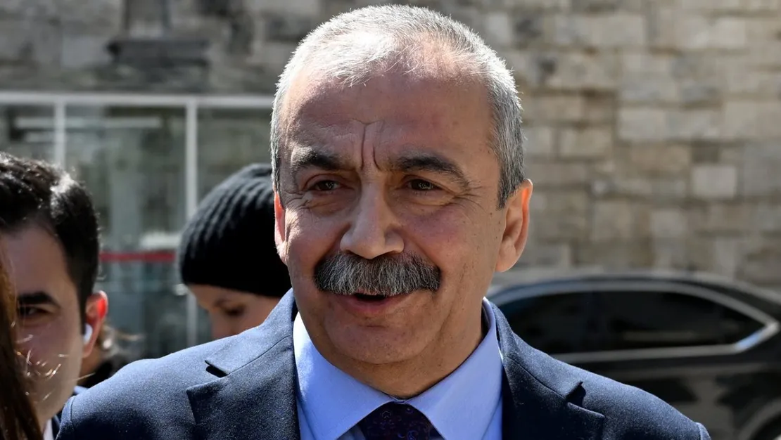 diyarbakir-da-caddede-sirri-sureyya-onder