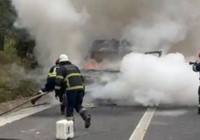 tarim-iscilerini-tasiyan-minibus-alevlere-teslim-oldu