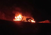 adiyaman-da-seyir-halindeki-otomobil-alev-alev-yandi