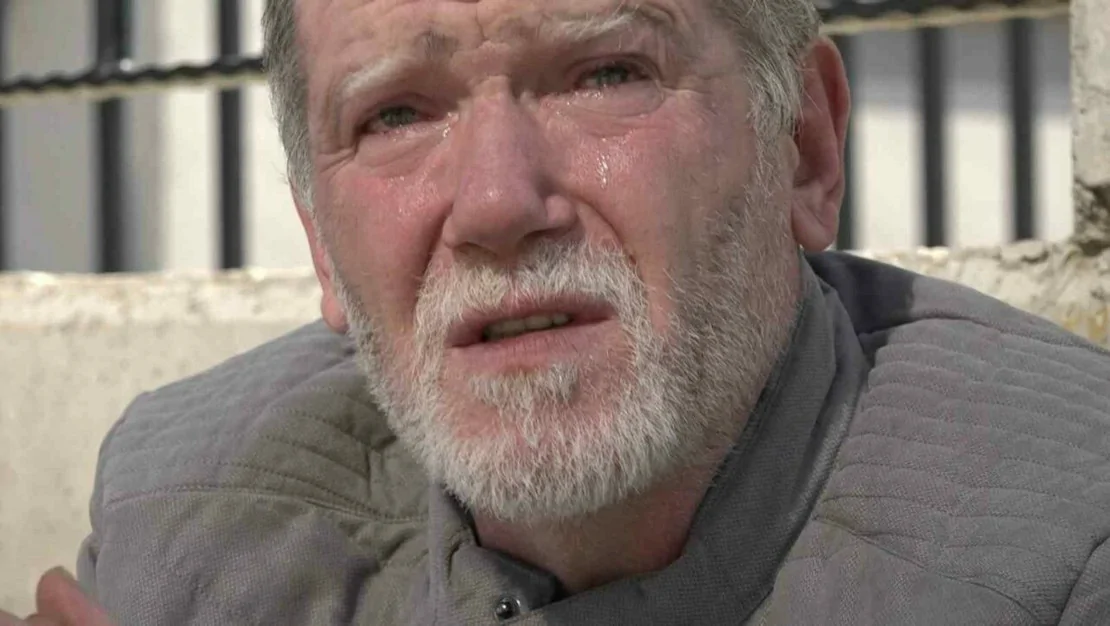 anneme-balkona-cikip-beklemis