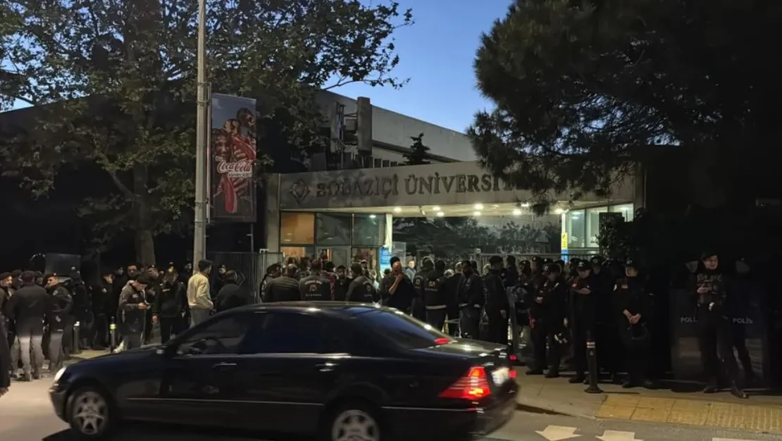 bogazici-universitesi-nde-gostericiler-polise-saldirdi