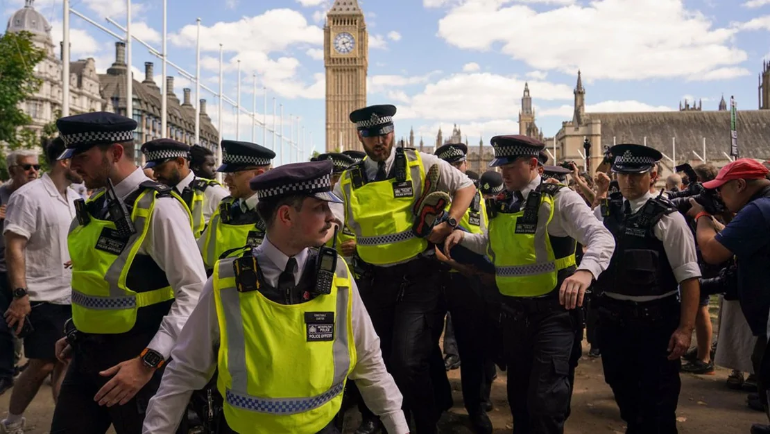 londra-da-protesto-cok-kisi-gozaltina-alindi