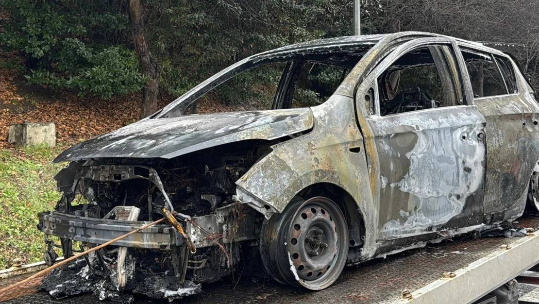 talim-d-idaresindeki-otomobilde-yangin-cikti