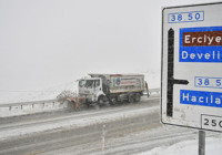 kayseri-de-kar-yagisi-nedeniyle-137-mahalle-yolu-kapali