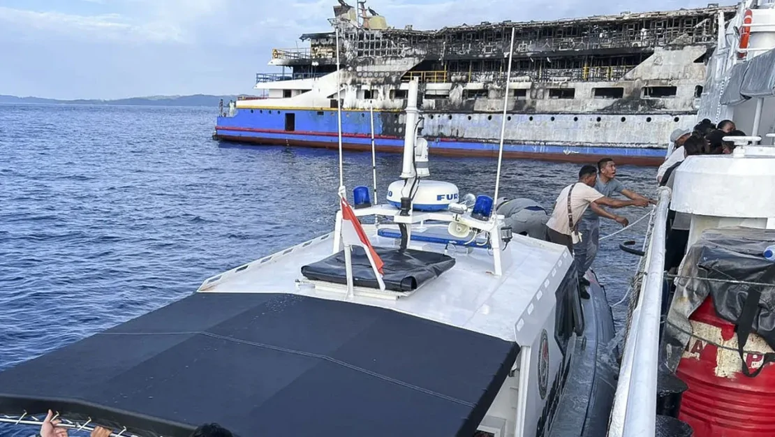 endonezya-da-feribotta-yangin-568-kisi-kurtarildi