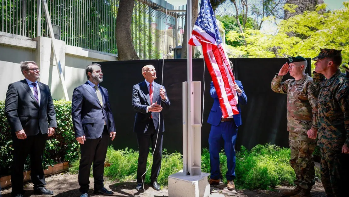 abd-bayragi-sam-da-dalgalandi