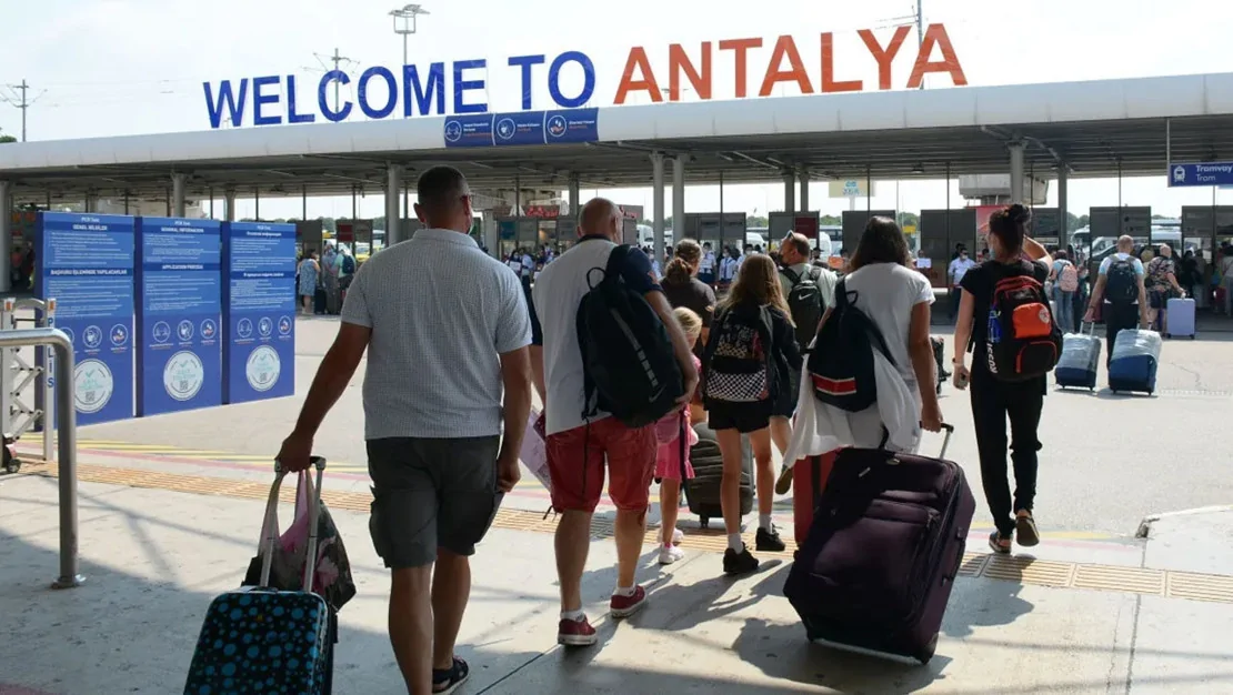 antalya-ya-gelen-ziyaretci-sayisi-11-milyonu-gecti