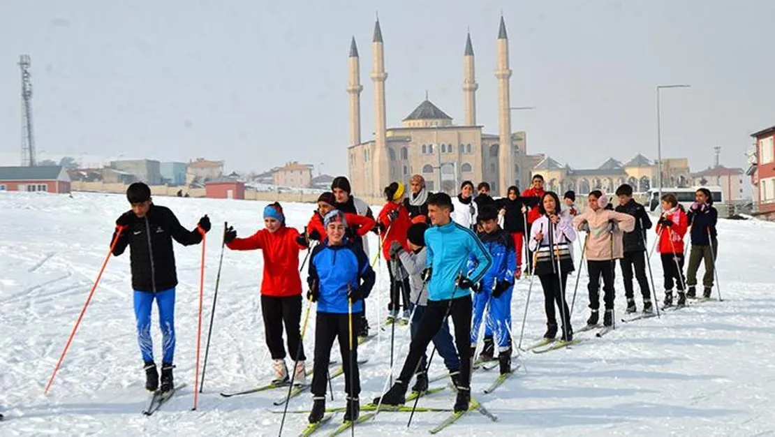 muslu-kayakcilar-sogukta-sampiyonaya-hazirlaniyor