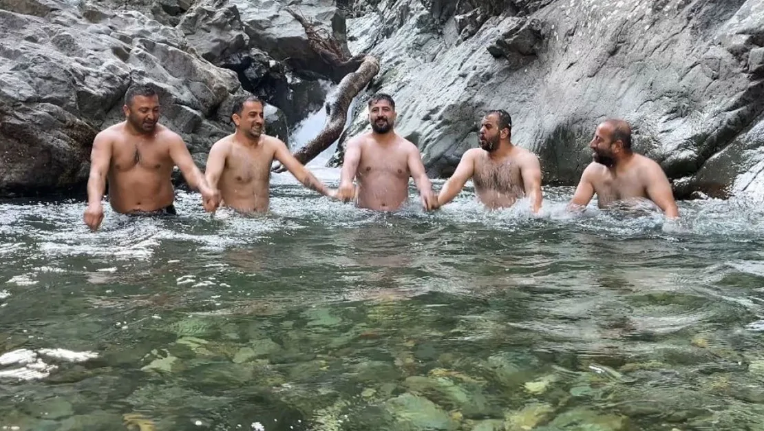 artvin-de-sicak-havada-su-eglencesi