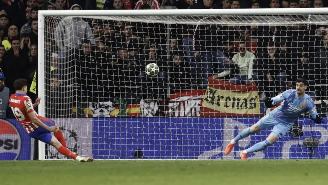 julian-alvarez-in-penalti-pozisyonu-tartisma-yaratti