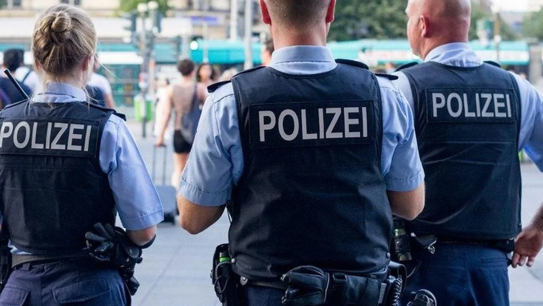 kadin-turk-polisi-casuslukla-suclandi