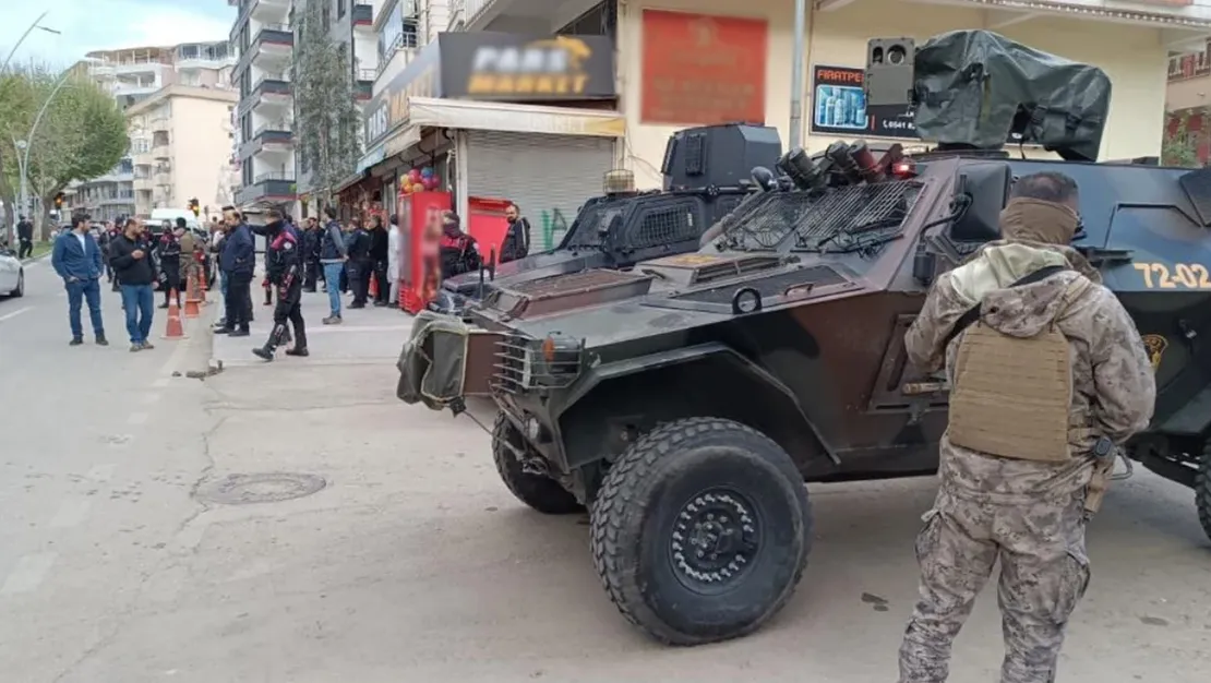 batman-da-gruplar-arasinda-silahli-kavga