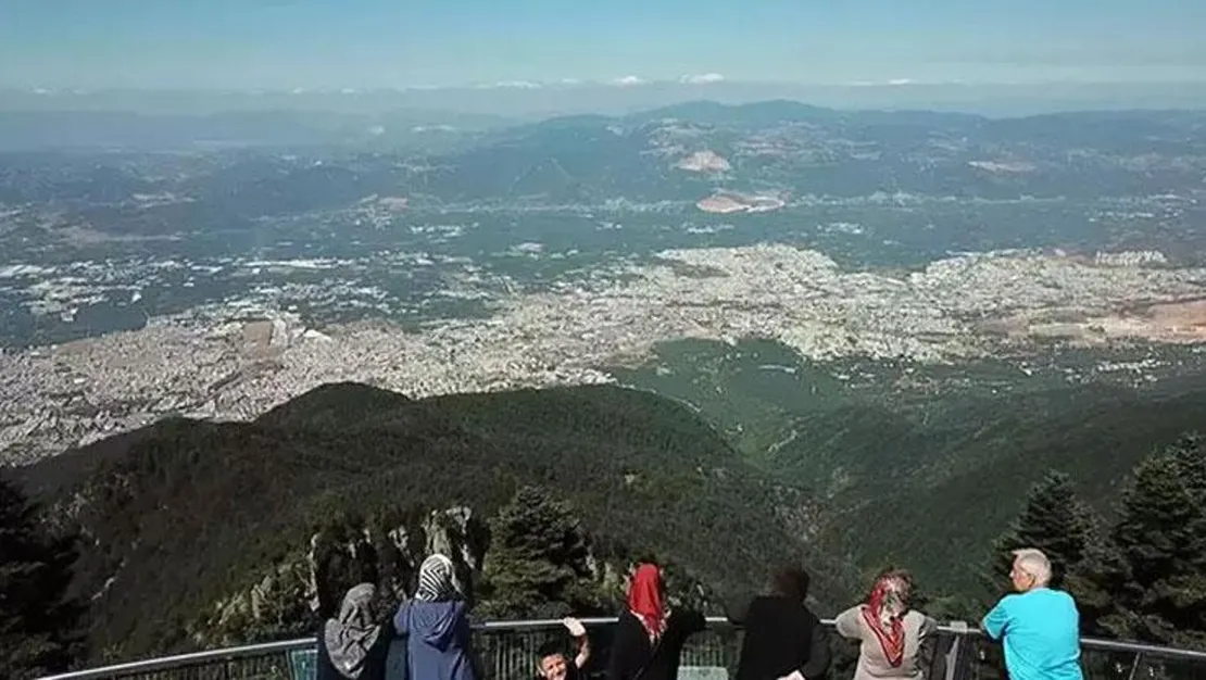 kis-sporu-severler-uludag-i-beyaz-cennet-olarak-adlandiriyor-helva-ile-sutun-tadini-cikarmak-icin-uludag-eteklerinde-gunubirlik-gezi-yaparak-hasat-zamanini-degerlendirdiler