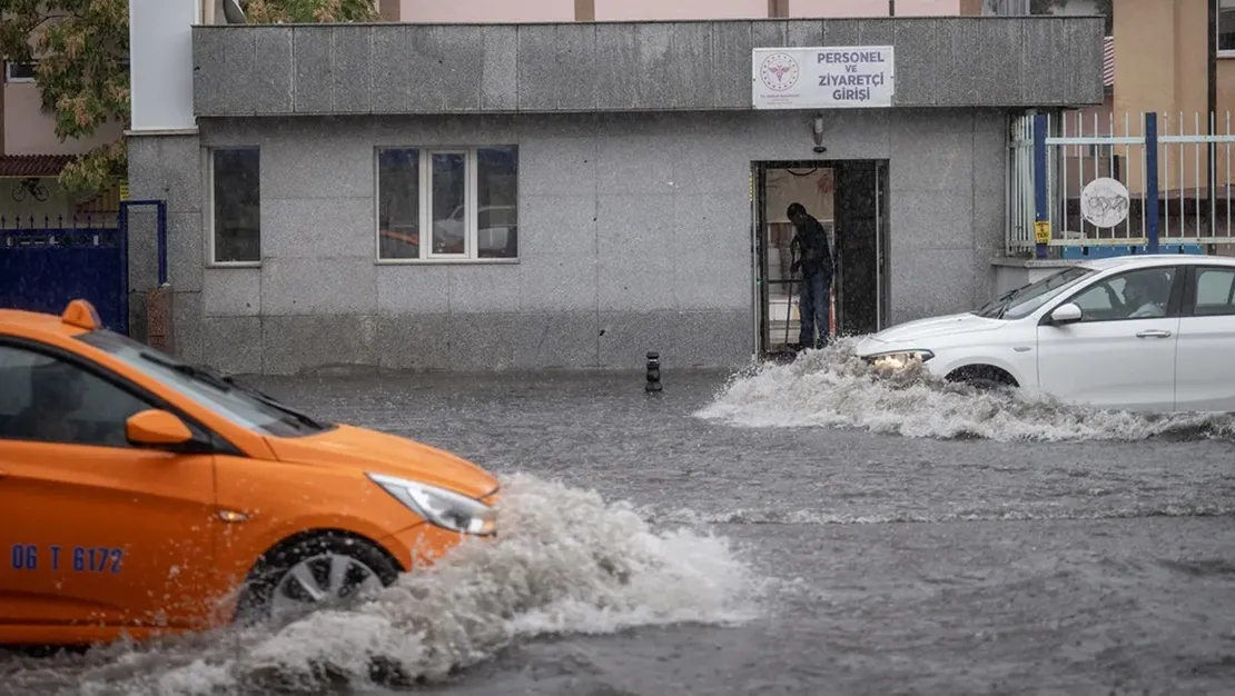 ankara-da-sele-dikkat-cadde-ve-sokaklar-sular-altinda
